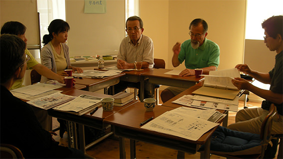 兒玉光雄さん被曝証言（右より三人目） (Radiation exposure witness Mr. Mitsuo Kodama is the third left from the right of the photograph.)